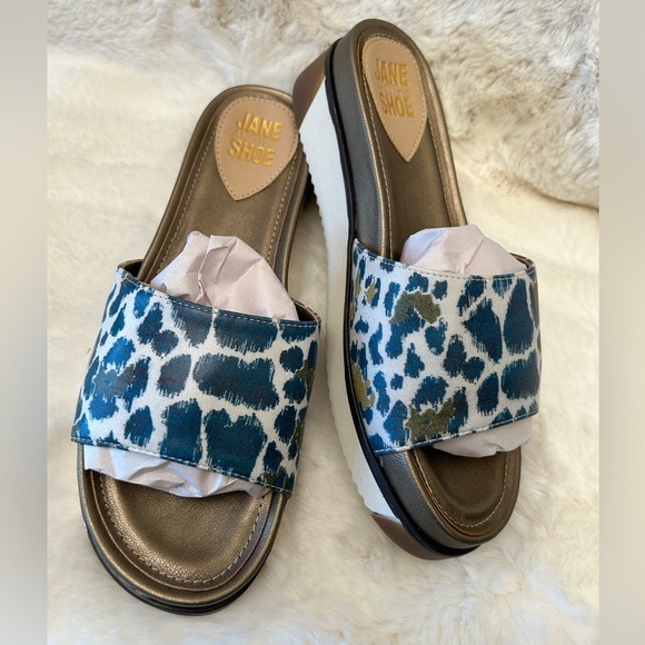 Jane and the Shoe Hannah sandals Blue & Gold print Platform Sole NWOB Sz-6.5. O - Picture 2 of 7